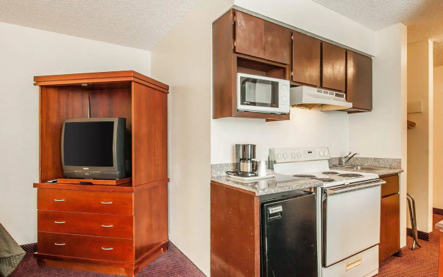 Rodeway Inn & Suites Hwy 217 & 26 W