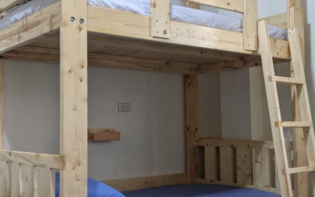The Lodge for Cyclists - Hostel