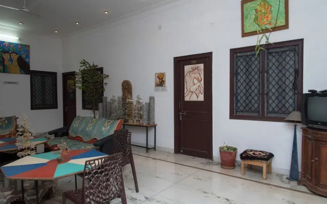OYO 16825 Home Cozy Green View Stay Goverdhan Villas