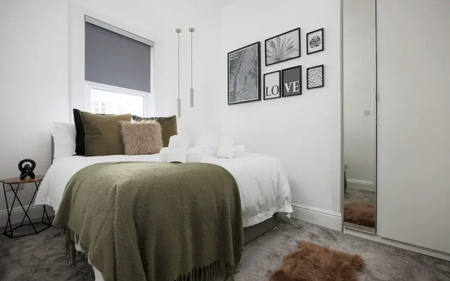 Beautiful 3 Bed House - Habita Property