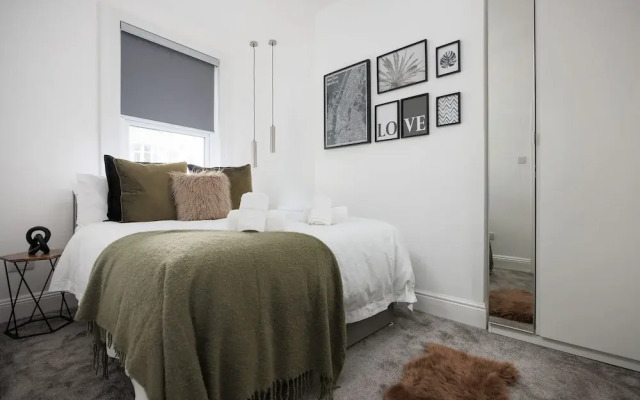 Beautiful 3 Bed House - Habita Property