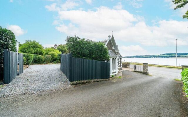 The Gate Lodge - Modern and Period Combined