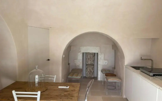 OSTUNI MIRROR trullo and mirror house