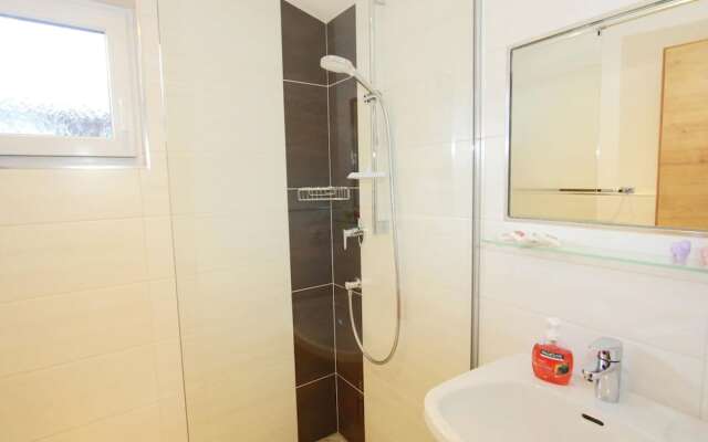 Apartment in Ski Paradise Near Trails