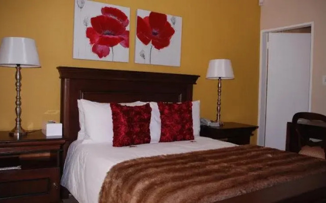 Woodmead Guest Lodge
