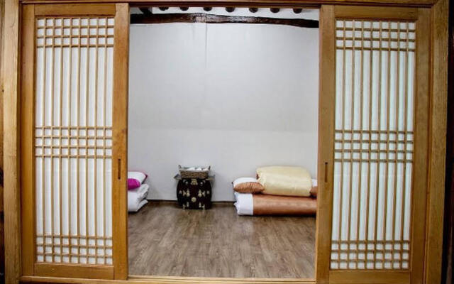 Lili Hanok Guesthouse