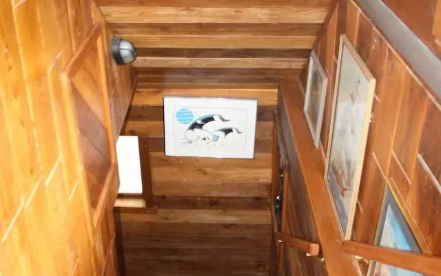 Orca Lodge