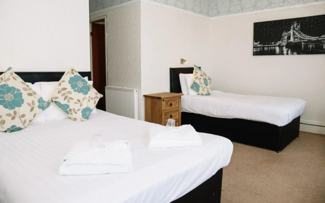 Four Oaks Hotel