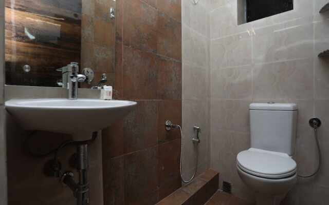 OYO 15617 Abi's Inn