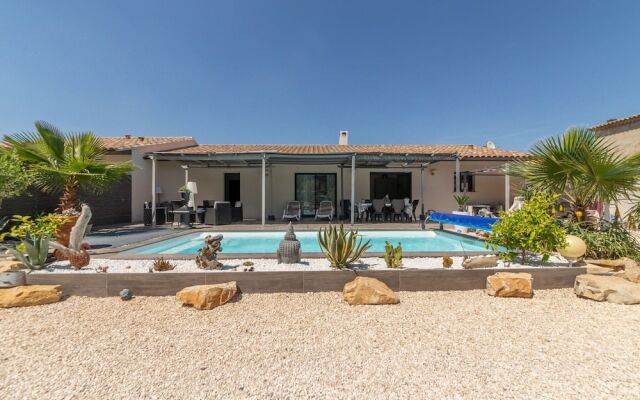 Serene Villa in Saint-Victor-la-Coste with Private Pool