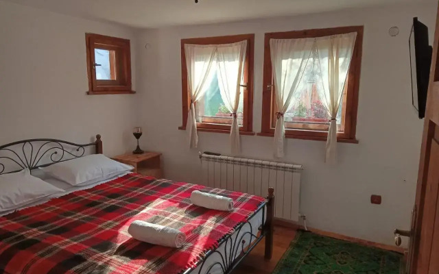 Villa Lyutovi Holiday Home