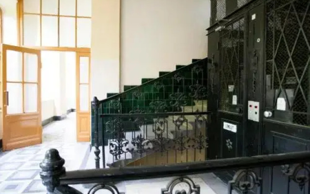 Charlotte Apartment Close to Opera