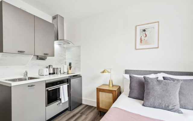 STH Sutherland Avenue Apartment
