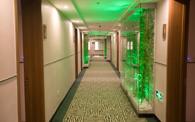Shengfeng Forrest Holiday Hotel