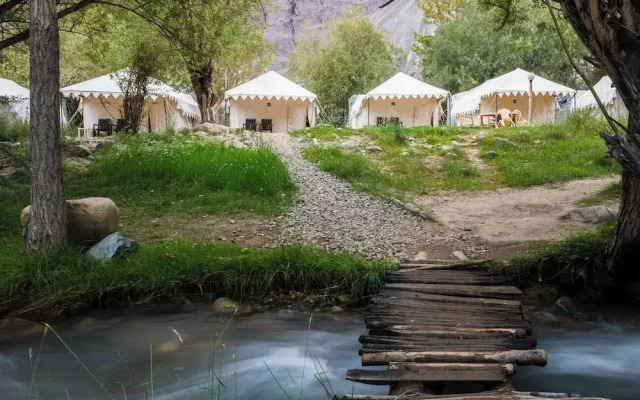 Royal Deluxe Camp