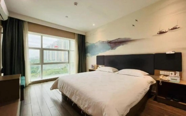 Heng 8 Hotel Chain (Jiaxing Youchegang Swan Lake)