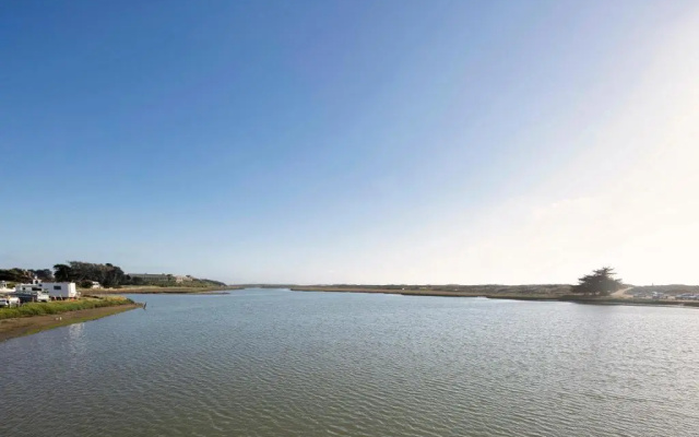 Inn At Moss Landing Point