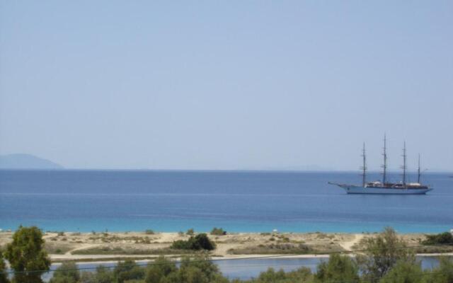 Dina Naxos Studios