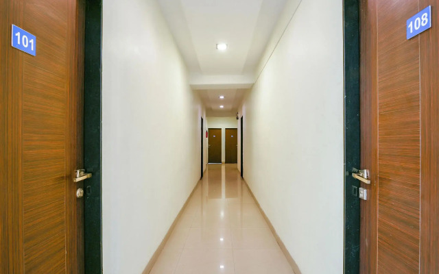 OYO 13810 Hotel The Gentleman