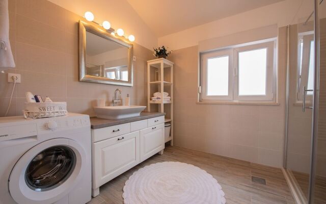 Spacious Chic Residence