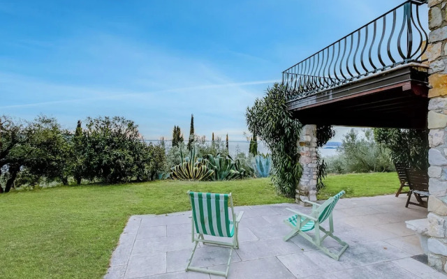 Villa Iris-lakeview & Shared Pool