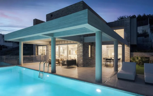 Luxurious Seafront Villa Karystos