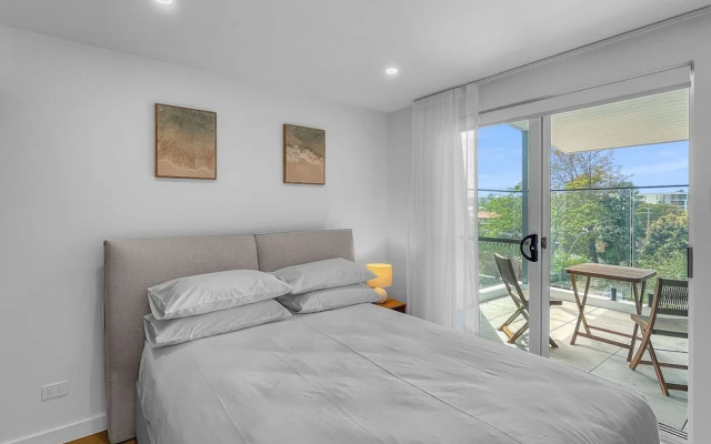 Modern 4-bed Townhouse With Water Views – Guest Rooms – Batemans Bay