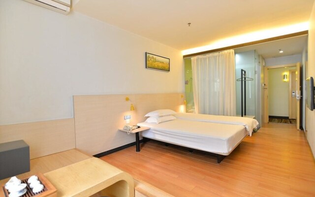 Wenxing Hotel (Zhuhai Xiangzhou Station Riyuebei Opera Theater)