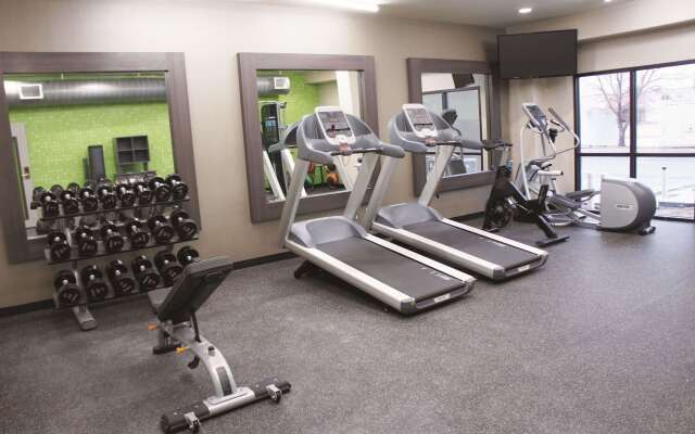 La Quinta Inn & Suites by Wyndham Wichita Airport