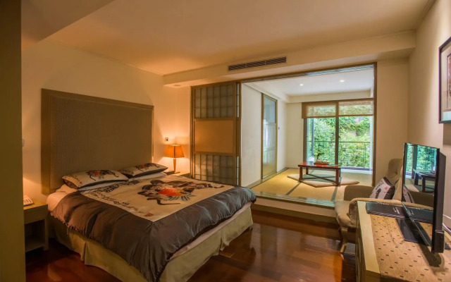 Cedarwood Villa