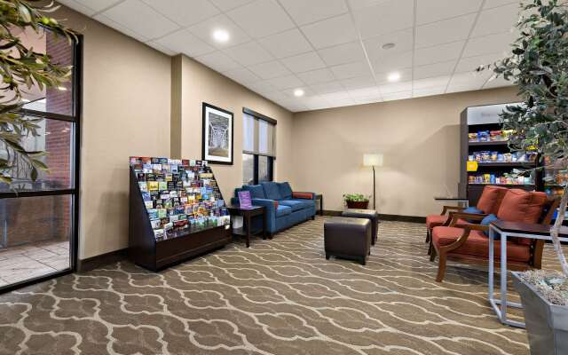 Comfort Suites Nashville near Percy Priest Lake