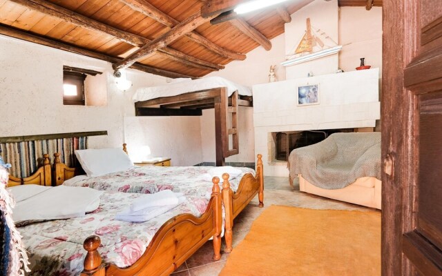 Quaint Holiday Home in Volimes Near Navagio Beach