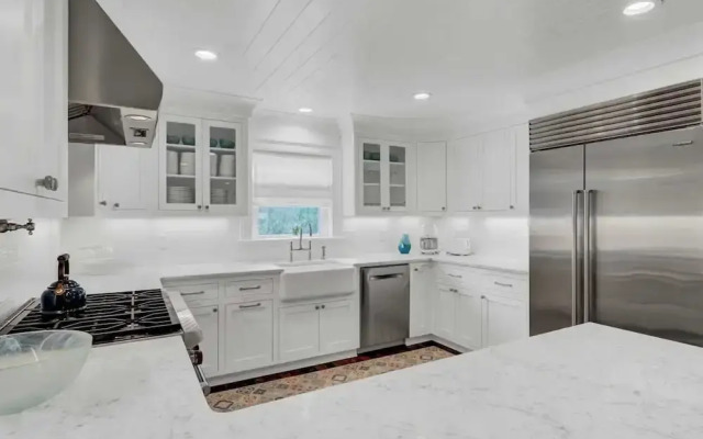 Be a Sullivans Local! 1307 Cove Avenue by Avantstay Pool + Outdoor Living