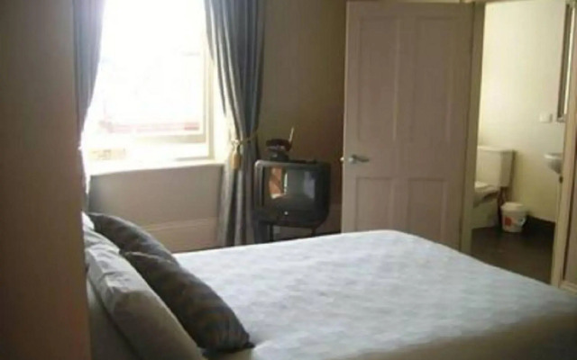 Deloraine Hotel