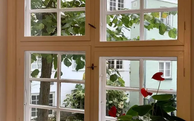 Christianshavn Canalside Luxury Apartment