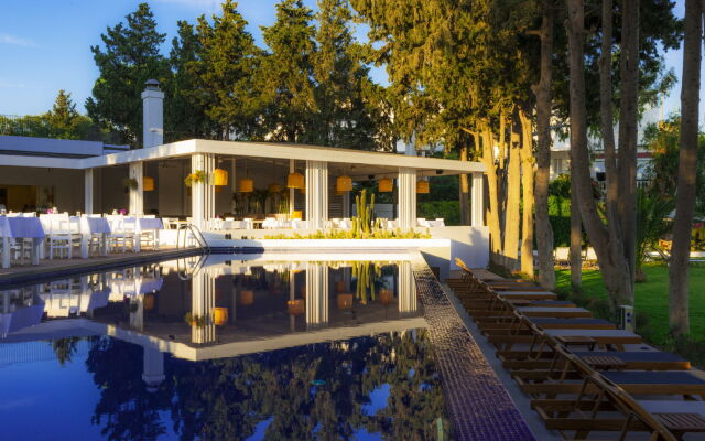 Liv Hotel By Bellazure
