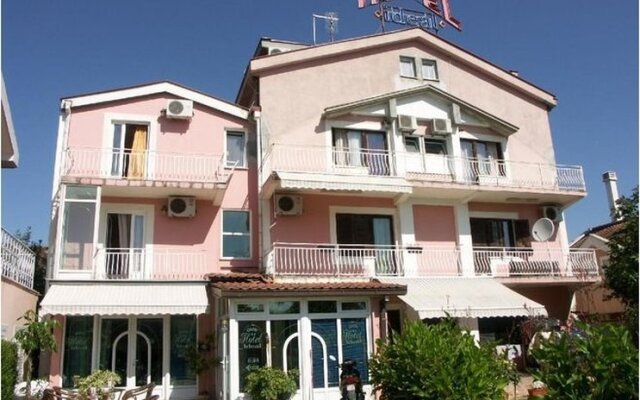 Hotel Ideal