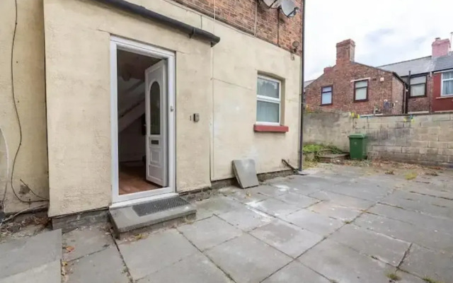 Cheerful Maisonette in the Heart of Orrell Park
