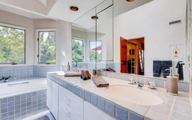Amazing Quiet & Serene West Hollywood 5 Bedroom House Near Everything! (K1)