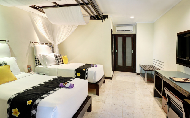 Legian Beach Hotel