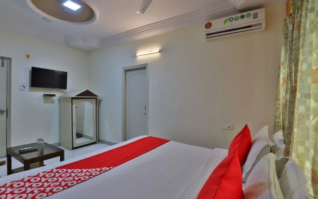 OYO 27897 Hotel The Grand Bansi