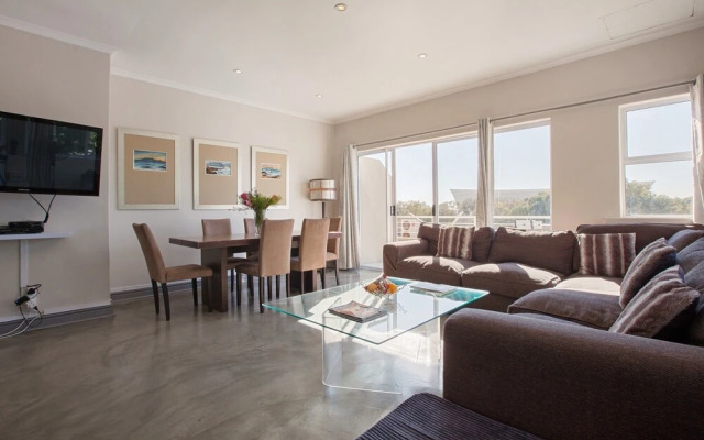 York Mews 14 by CTHA