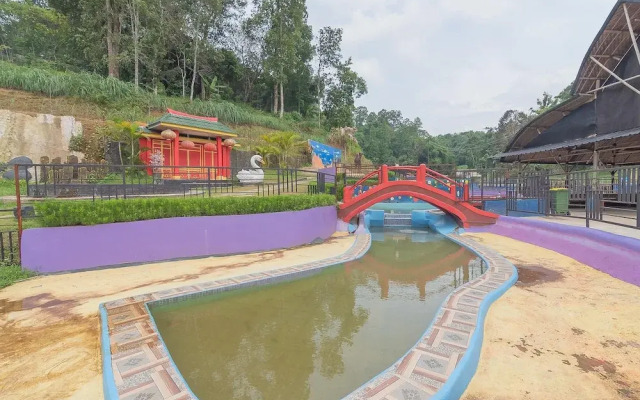 RedDoorz Resort Syariah @ Batu Apung Purwakarta