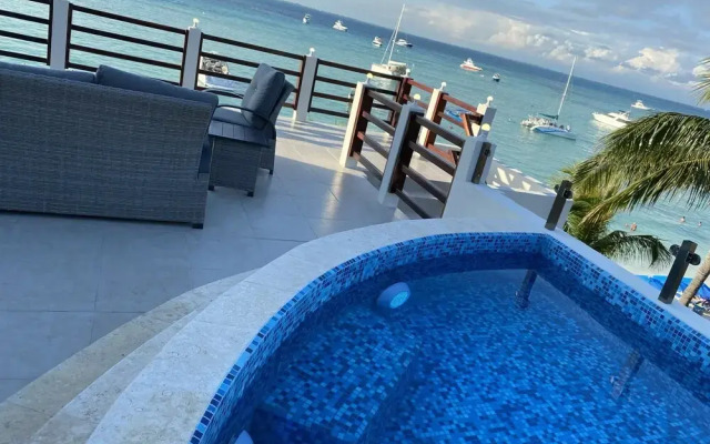 Cuxos Hotel Beachfront