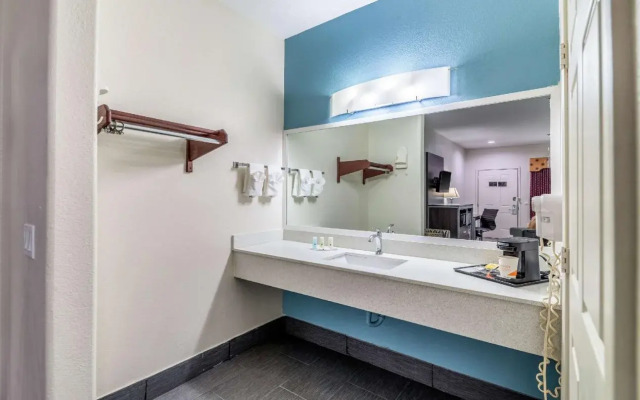 Quality Inn & Suites Canton