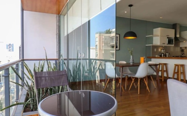 w Lovely 2BR With Balcony in Miraflores