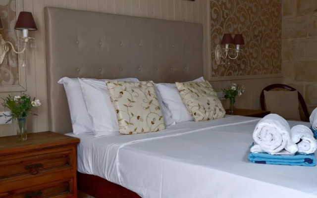 Village Knights Accommodation