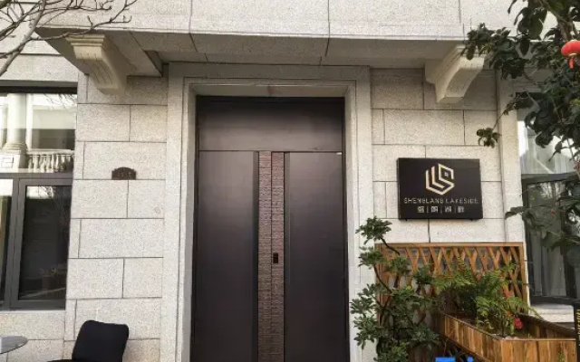 Shenglang Lakeside Villa
