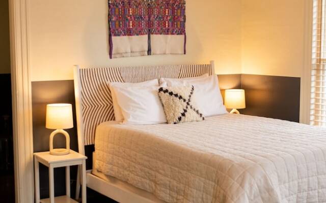 The Charleston House Bed & Breakfast