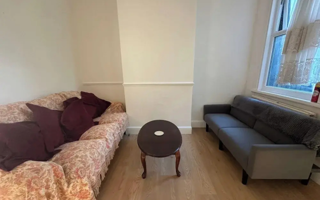 Cosy Croydon Apartment - Close to City Centre
